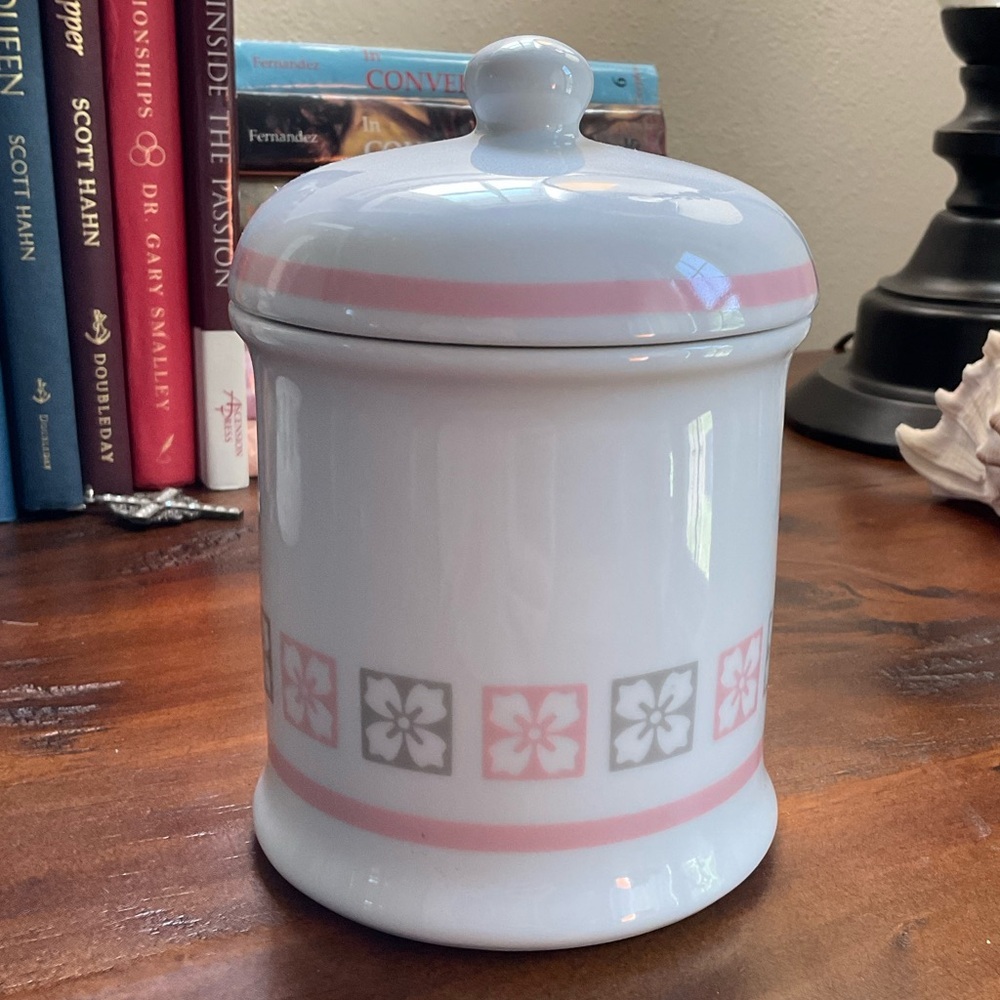 Vintage 1987 Avon Porcelain Apothecary Jar